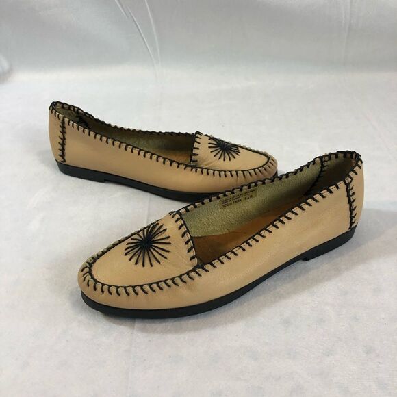 Women’s Cherokee tan leather loafers size 6.5 - Picture 1 of 5